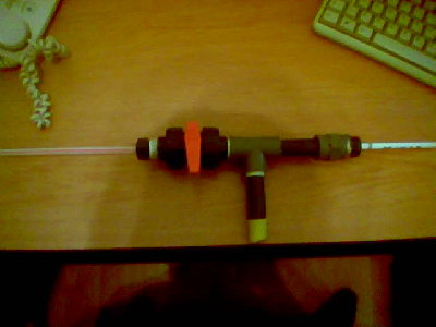 The whole gun with the balloon deflated.<br />To the left the barrel, to the right the pen I used as a stopper. You can use the straw for size comparism.