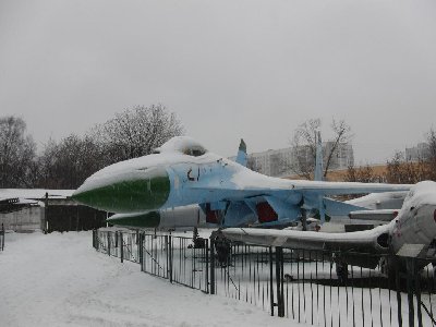 Sukhoi Su-27 Flanker, this thing is as big as a house, very impressive.  More so was the MiG-31 standing behind it!