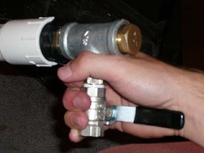 how the trigger is held.  Squeazing forces the handle to the ball valve down.